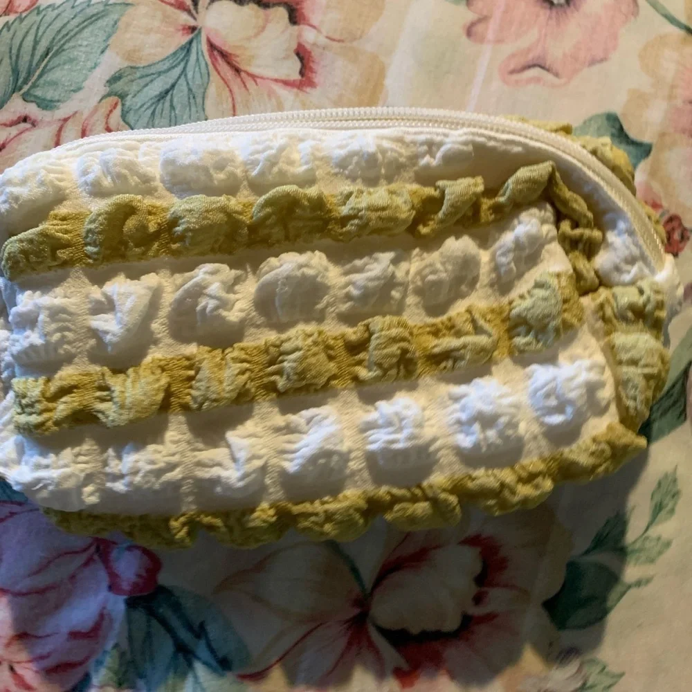 Makeup Textured White and Yellow Bag